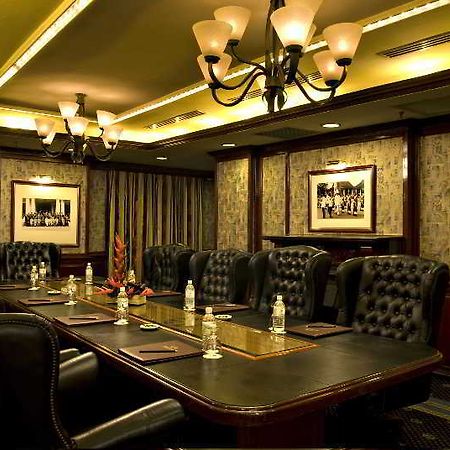 The Apartments At Merdeka Palace Hotel Кучинг Екстериор снимка